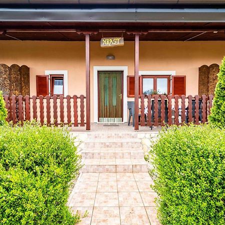 Amazing Apartment In Krnica With Kitchen Kültér fotó