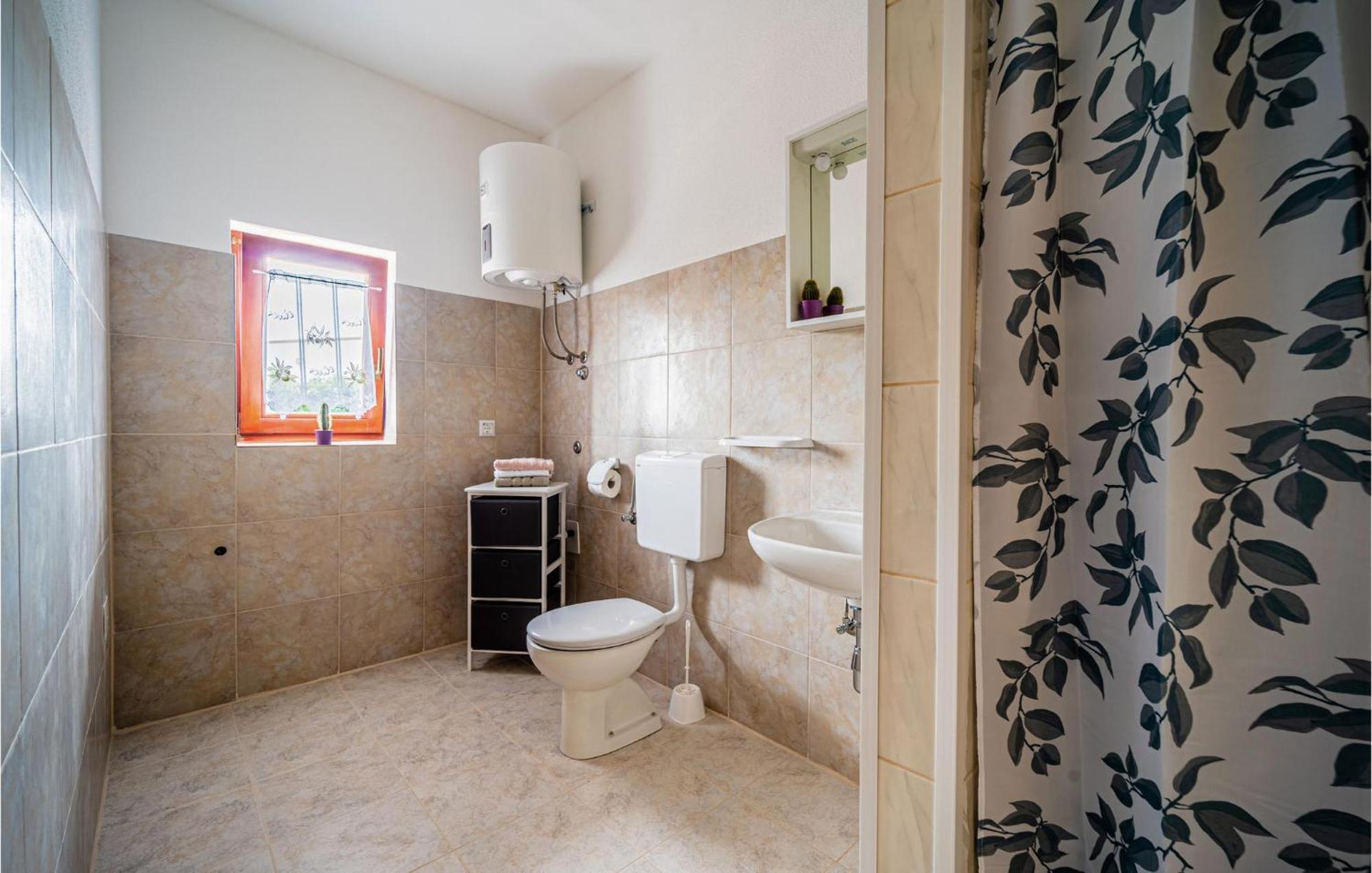 Amazing Apartment In Krnica With Kitchen Kültér fotó